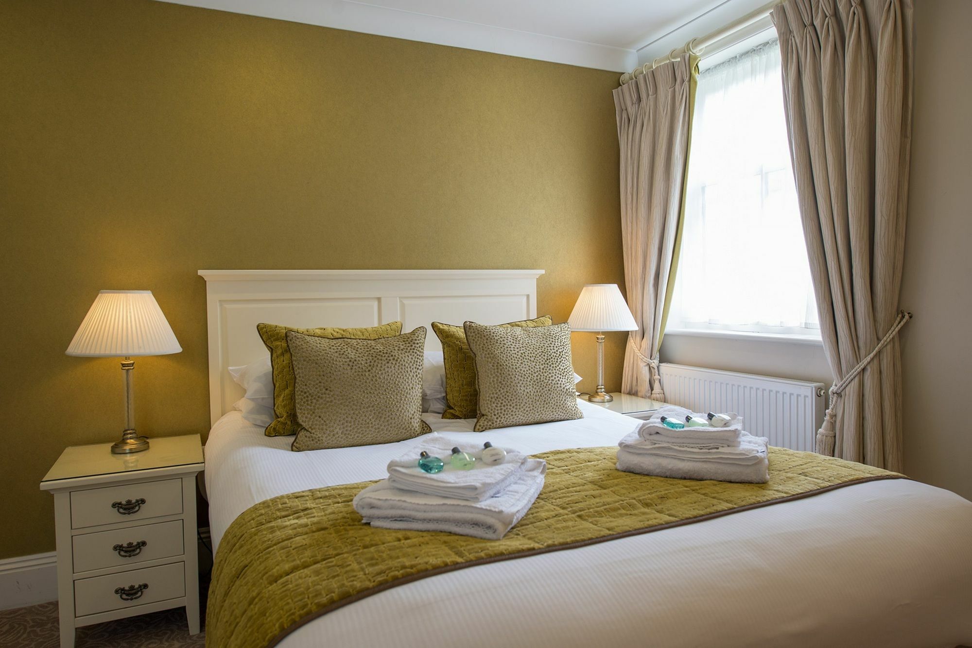 Bartley Lodge Hotel ลินด์เฮิร์สต์ ภายนอก รูปภาพ